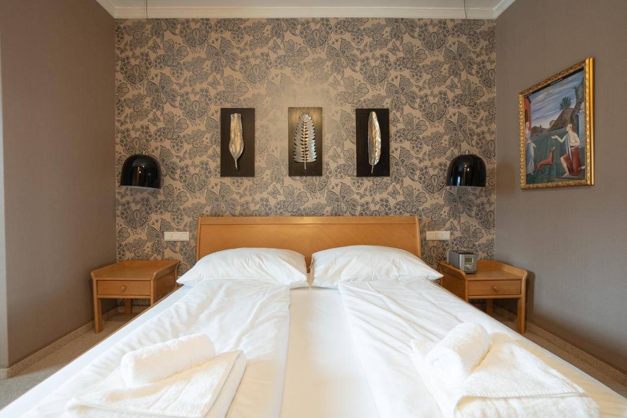 Apartment With A Balcony - 15 Min To City Center Wenen Buitenkant foto