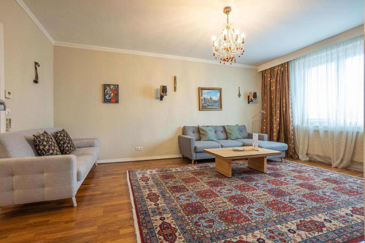 Apartment With A Balcony - 15 Min To City Center Wenen Buitenkant foto