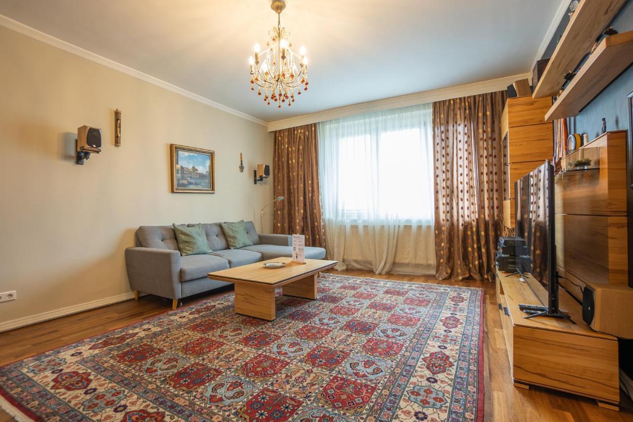 Apartment With A Balcony - 15 Min To City Center Wenen Buitenkant foto