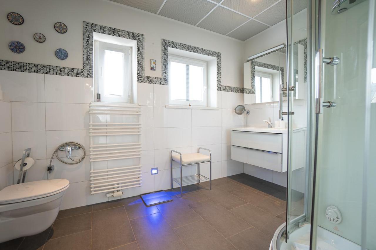 Apartment With A Balcony - 15 Min To City Center Wenen Buitenkant foto