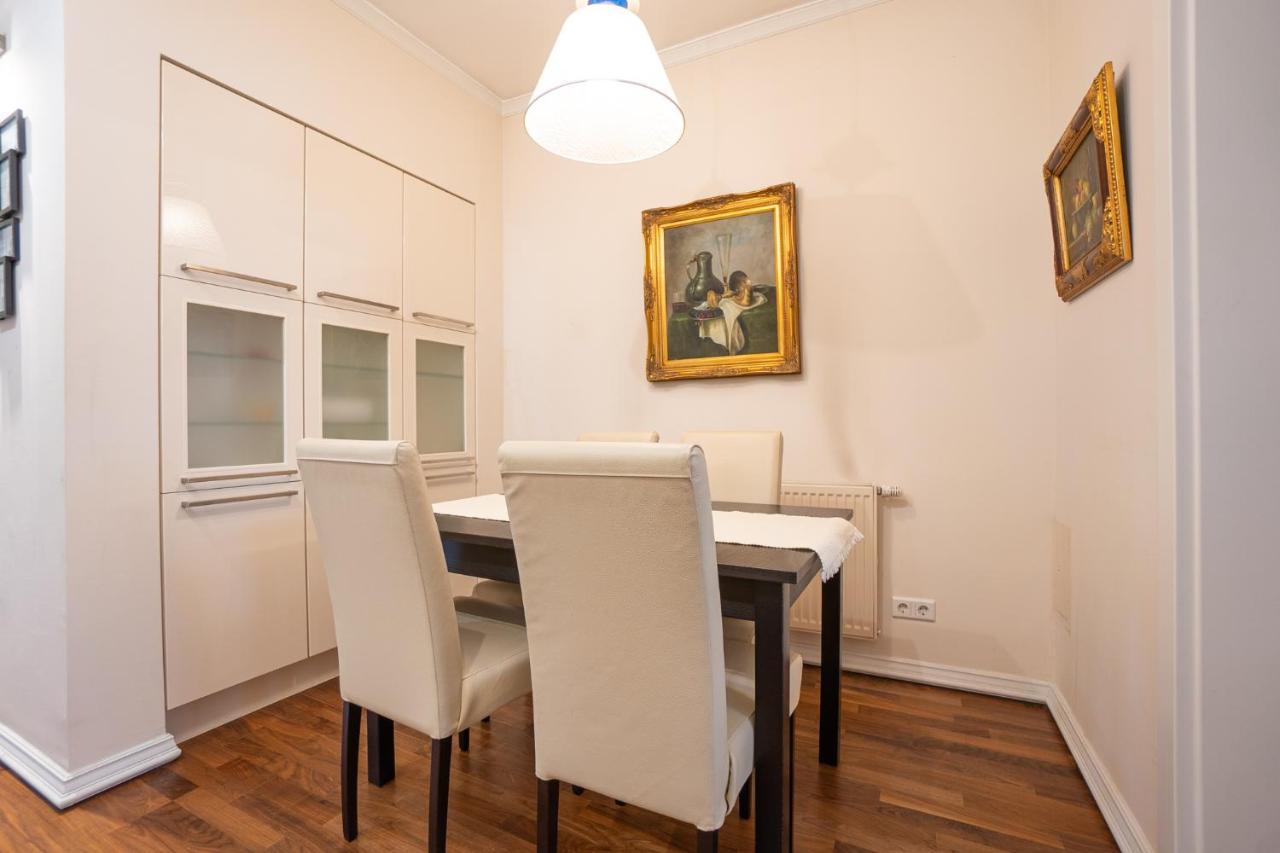 Apartment With A Balcony - 15 Min To City Center Wenen Buitenkant foto
