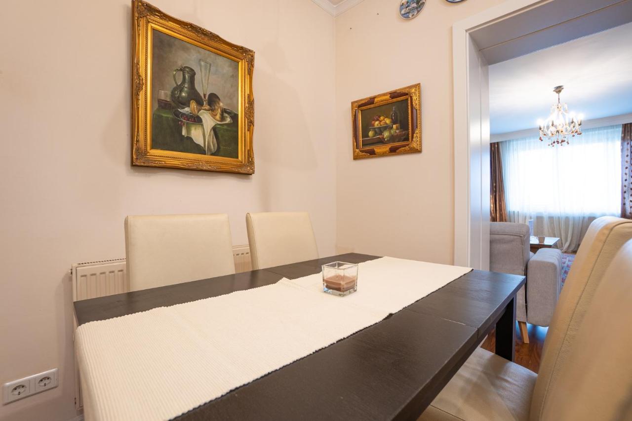 Apartment With A Balcony - 15 Min To City Center Wenen Buitenkant foto