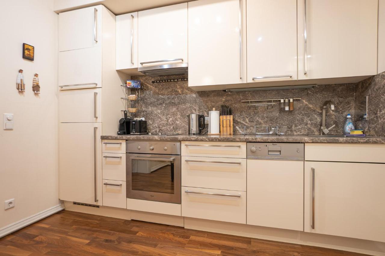 Apartment With A Balcony - 15 Min To City Center Wenen Buitenkant foto